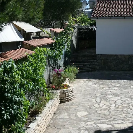 Marta, Laura Apartment Jezera