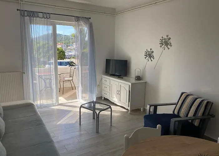 Marta, Laura * Jezera