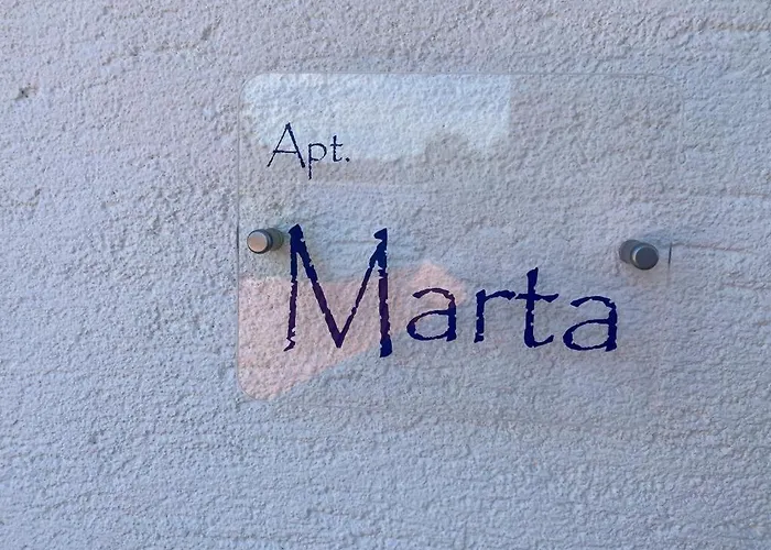 Marta, Laura Apartment